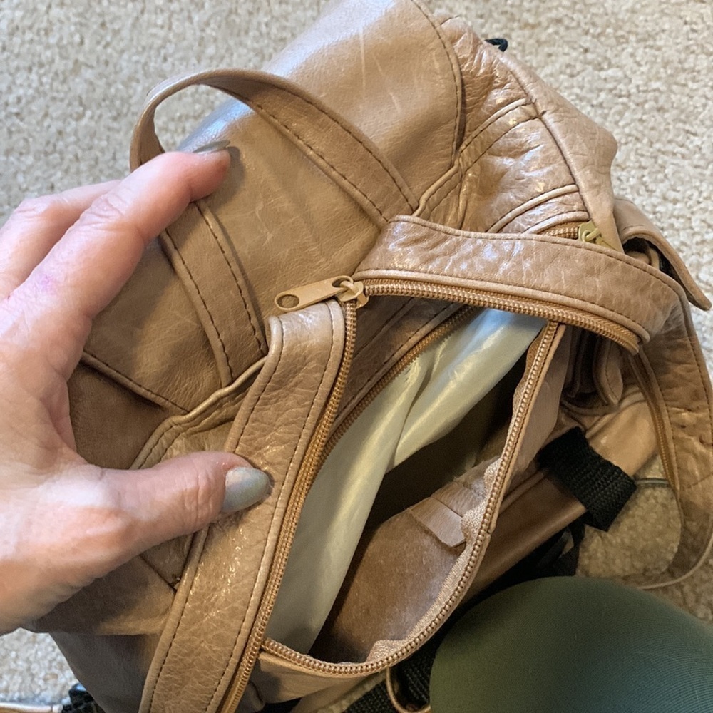 VTG Tan Leather Backpack Adjustable Strap Snap Western Boho Unisex Convertible - Picture 13 of 16